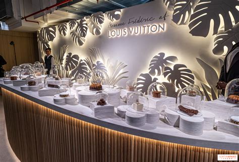 louis vuitton café paris preise|louis vuitton cafe maxime frederic.